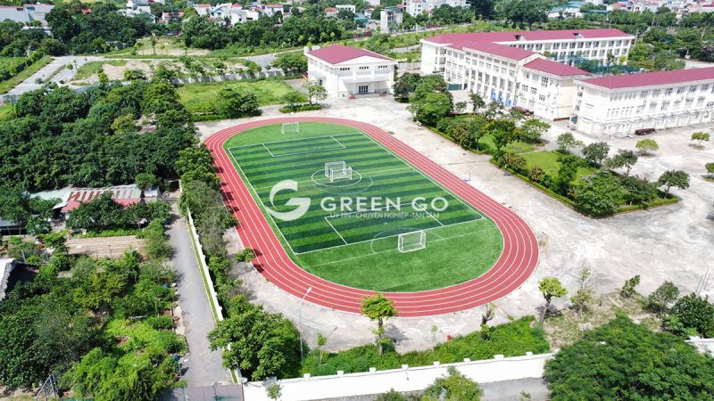 thi công sân bóng cỏ nhân tạo tại trường THPT Đông Mỹ