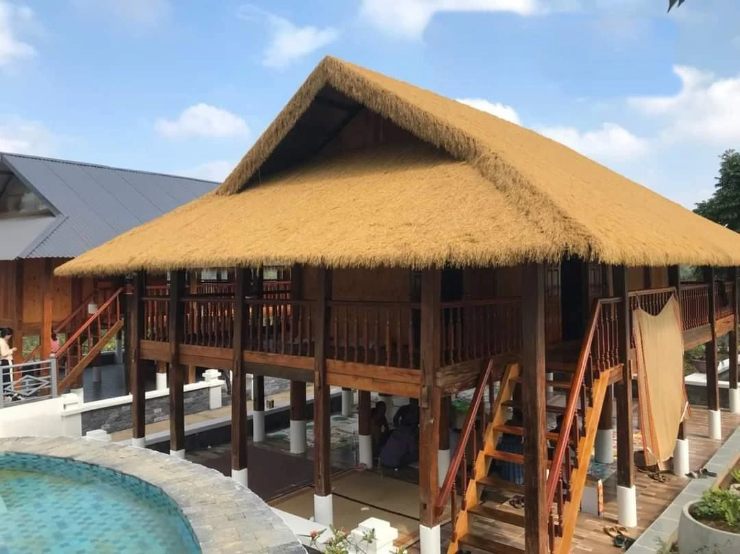 cỏ rơm nhân tạo lợp mái nhà