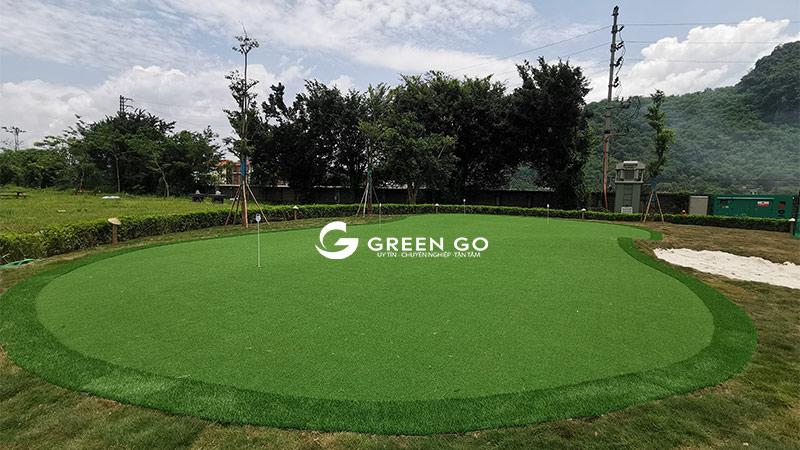 thi công sân golf mini cỏ nhân tạo