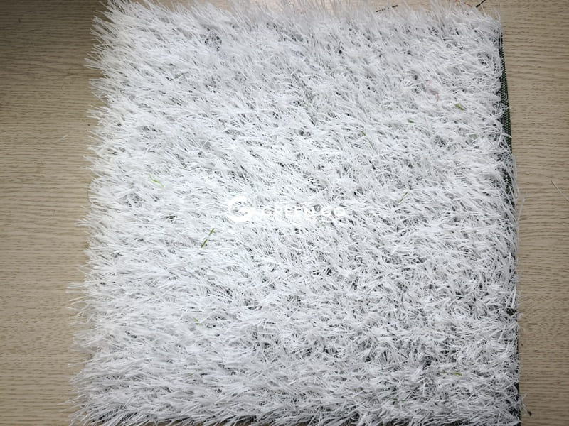 cỏ nhân tạo màu trắng